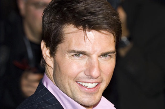 corazon2 Tom Cruise, la Cienciología le busca una nueva mujer
