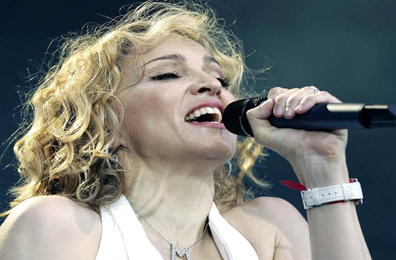 corazon19 Madonna protagoniza un nuevo escándalo