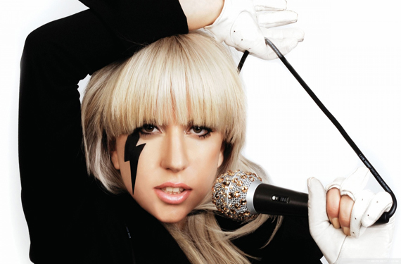 corazon13 Lady Gaga está a favor de las armas de fuego