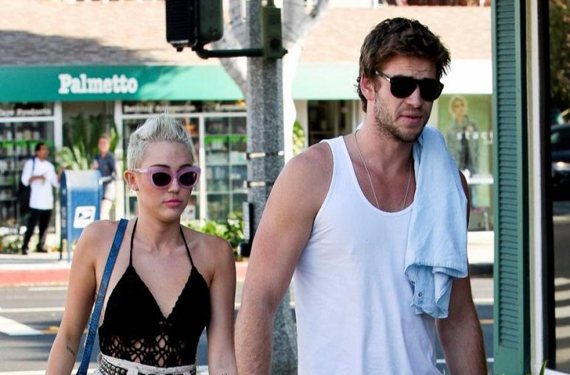 corazon29 Miley Cyrus acompaña a Liam Hemsworth a terapia