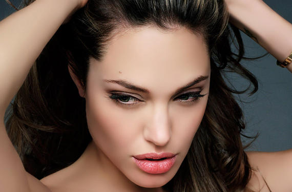 corazon117 Angelina Jolie, polémica entorno a su mastectomía