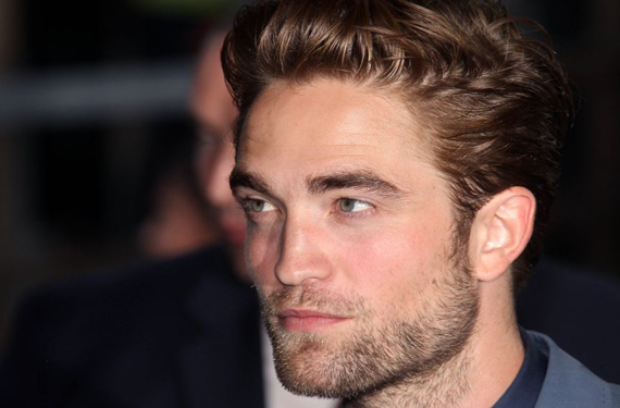 corazon214 Robert Pattinson sigue enamorado de Kristen Stewart