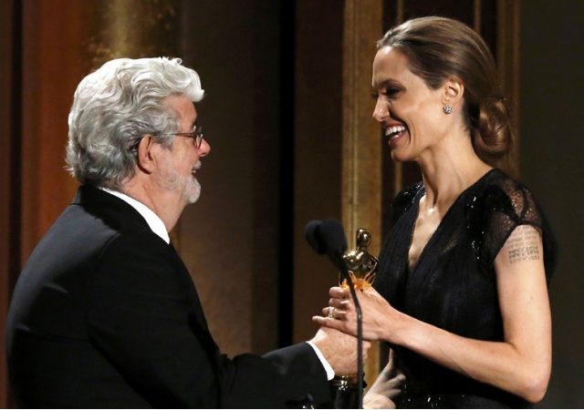 Angelina Jolie Angelina Jolie se emociona al recibir el Oscar honorífico