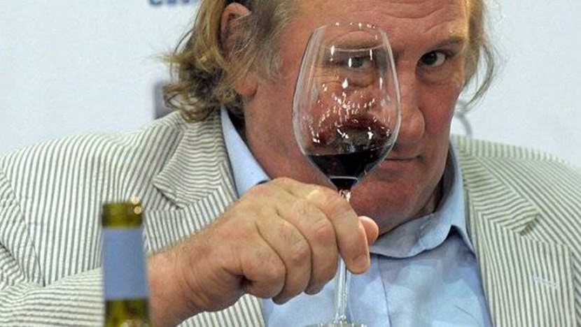 Gérard Depardieu Gérard Depardieu mata el aburrimiento bebiendo 14 botellas de alcohol